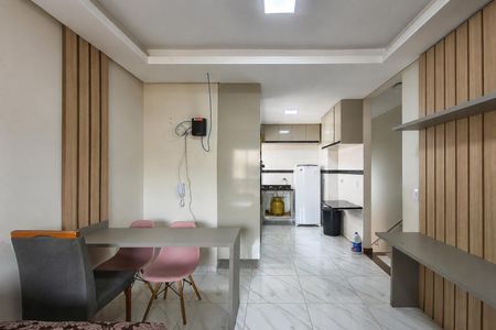 Sala de casa de condomínio para alugar com 2 quartos, 80m² em Vila Caiçara, Praia Grande