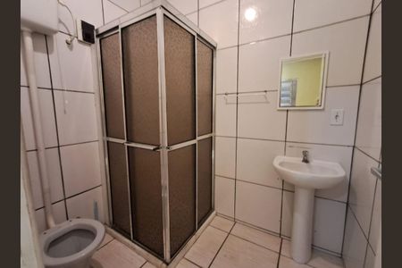 Banheiro de kitnet/studio para alugar com 1 quarto, 40m² em Quarteirão Ingelheim, Petrópolis