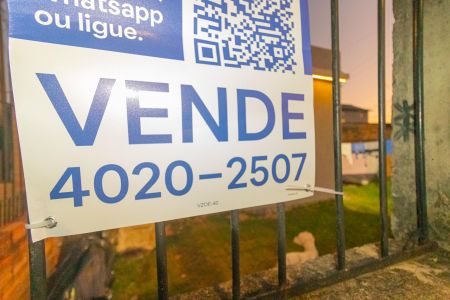 Casa à venda com 260m², 2 quartos e 4 vagas Casa à venda com 260m², 2 quartos e 4 vagasFachada/Placa