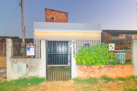 Casa à venda com 260m², 2 quartos e 4 vagas Casa à venda com 260m², 2 quartos e 4 vagasFachada