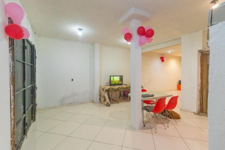 Casa à venda com 260m², 2 quartos e 4 vagas Casa à venda com 260m², 2 quartos e 4 vagasSala