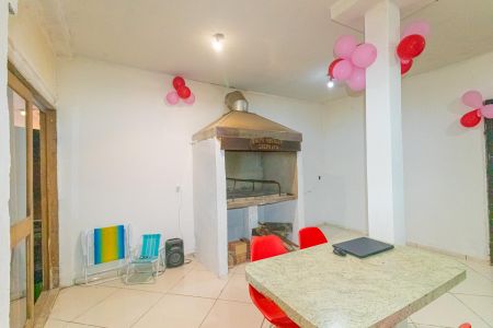 Casa à venda com 260m², 2 quartos e 4 vagas Casa à venda com 260m², 2 quartos e 4 vagasSala