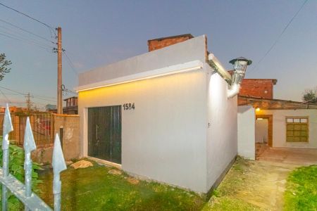 Casa à venda com 260m², 2 quartos e 4 vagas Casa à venda com 260m², 2 quartos e 4 vagasFachada/Pátio