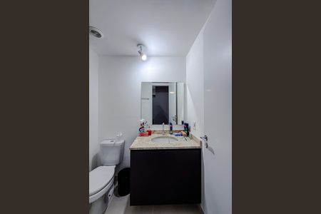 Apartamento à venda com 107m², 2 quartos e 2 vagas Apartamento à venda com 107m², 2 quartos e 2 vagasBanheiro da Suíte