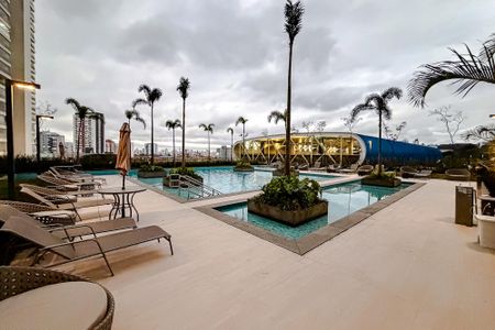 Apartamento à venda com 107m², 2 quartos e 2 vagas Apartamento à venda com 107m², 2 quartos e 2 vagasÁrea comum - Piscina