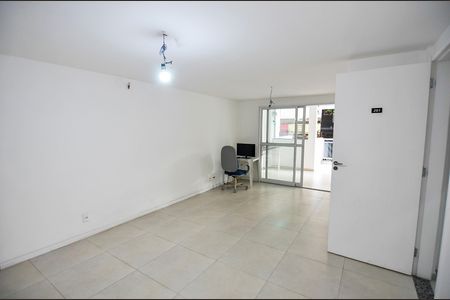 Apartamento à venda com 68m², 1 quarto e sem vaga Apartamento à venda com 68m², 1 quarto e sem vagaSala