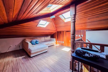 Casa de condomínio à venda com 127m², 2 quartos e 2 vagas Casa de condomínio à venda com 127m², 2 quartos e 2 vagasSótão