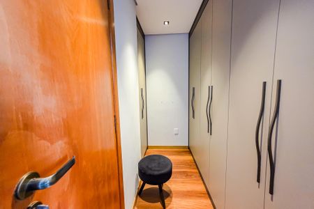 Casa de condomínio à venda com 127m², 2 quartos e 2 vagas Casa de condomínio à venda com 127m², 2 quartos e 2 vagasCloset