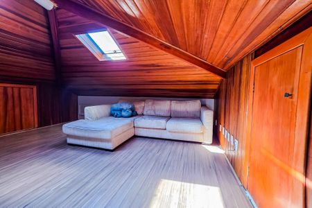 Casa de condomínio à venda com 127m², 2 quartos e 2 vagas Casa de condomínio à venda com 127m², 2 quartos e 2 vagasSótão