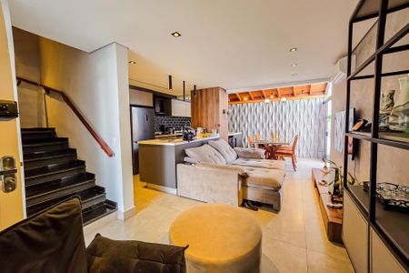 Casa de condomínio à venda com 127m², 2 quartos e 2 vagas Casa de condomínio à venda com 127m², 2 quartos e 2 vagasSala