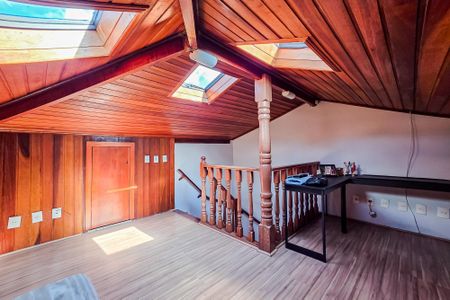 Casa de condomínio à venda com 127m², 2 quartos e 2 vagas Casa de condomínio à venda com 127m², 2 quartos e 2 vagasSótão