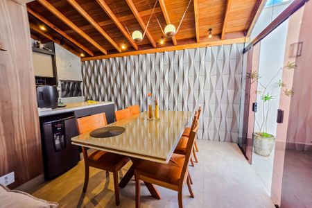 Casa de condomínio à venda com 127m², 2 quartos e 2 vagas Casa de condomínio à venda com 127m², 2 quartos e 2 vagasSala