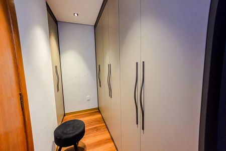 Casa de condomínio à venda com 127m², 2 quartos e 2 vagas Casa de condomínio à venda com 127m², 2 quartos e 2 vagasCloset