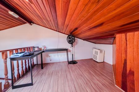 Casa de condomínio à venda com 127m², 2 quartos e 2 vagas Casa de condomínio à venda com 127m², 2 quartos e 2 vagasSótão