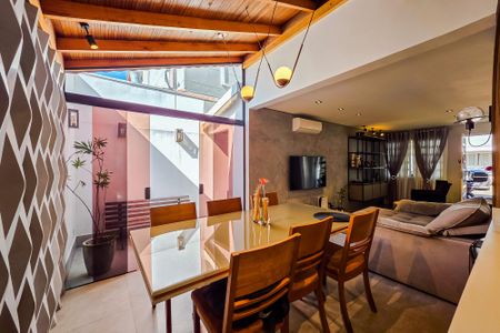 Casa de condomínio à venda com 127m², 2 quartos e 2 vagas Casa de condomínio à venda com 127m², 2 quartos e 2 vagasSala