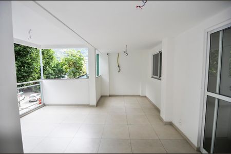 Apartamento à venda com 68m², 1 quarto e sem vaga Apartamento à venda com 68m², 1 quarto e sem vagaSala