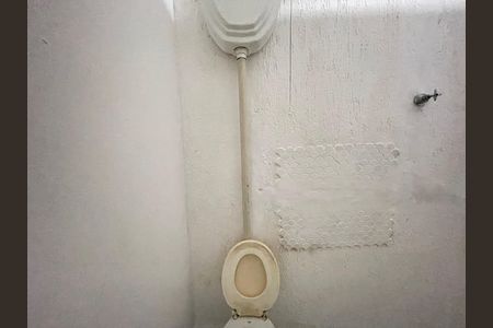 Banheiro de serviço de casa para alugar com 1 quarto, 40m² em Jardim Paulo Vi, São Paulo