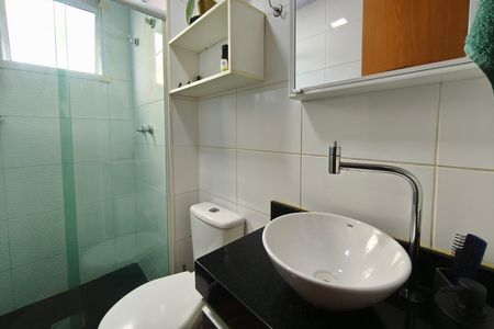 Banheiro de apartamento à venda com 2 quartos, 44m² em Vila São Bernardo, Campinas