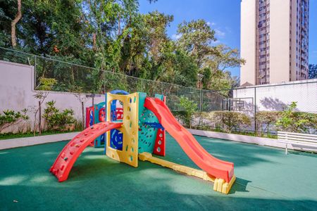 Apartamento à venda com 120m², 3 quartos e 2 vagasÁrea comum - Playground