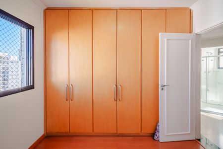 Apartamento à venda com 120m², 3 quartos e 2 vagasQuarto 2