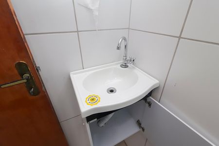 Casa de condomínio para alugar com 45m², 2 quartos e sem vagaBanheiro