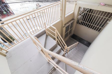 Casa de condomínio para alugar com 45m², 2 quartos e sem vagaEscada