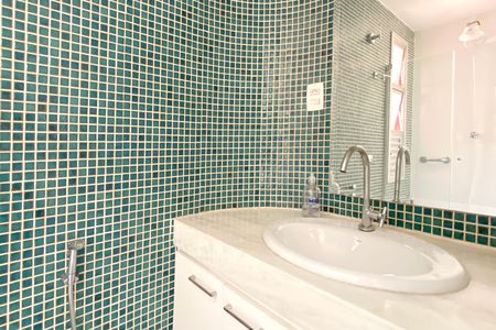 Apartamento à venda com 70m², 2 quartos e 1 vaga Apartamento à venda com 70m², 2 quartos e 1 vagaBanheiro