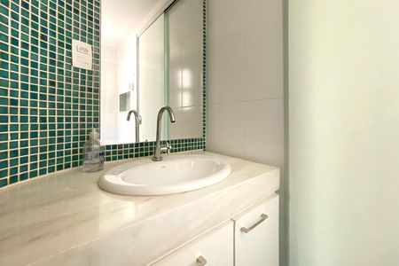 Apartamento à venda com 70m², 2 quartos e 1 vaga Apartamento à venda com 70m², 2 quartos e 1 vagaBanheiro
