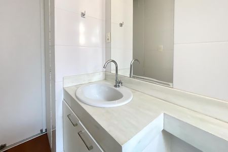 Apartamento à venda com 70m², 2 quartos e 1 vaga Apartamento à venda com 70m², 2 quartos e 1 vagaBanheiro da Suíte 1