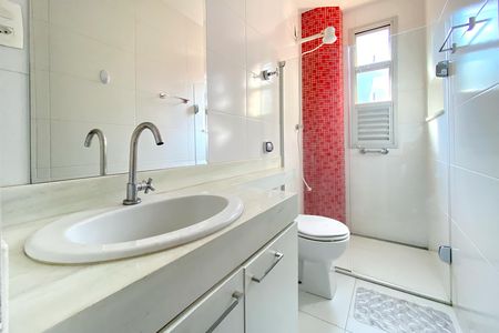 Apartamento à venda com 70m², 2 quartos e 1 vaga Apartamento à venda com 70m², 2 quartos e 1 vagaBanheiro da Suíte 1