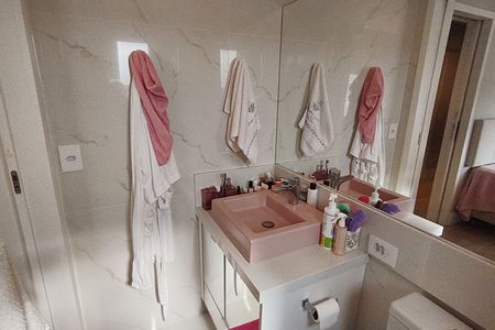 Apartamento à venda com 302m², 4 quartos e 3 vagas Apartamento à venda com 302m², 4 quartos e 3 vagasBanheiro da Suíte 2