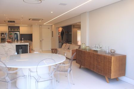 Apartamento à venda com 302m², 4 quartos e 3 vagasSala