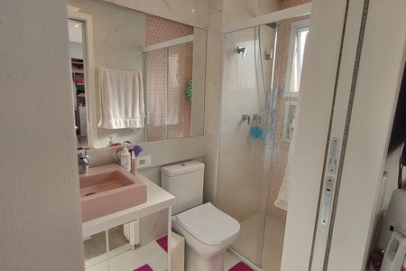 Apartamento à venda com 302m², 4 quartos e 3 vagas Apartamento à venda com 302m², 4 quartos e 3 vagasBanheiro da Suíte 2