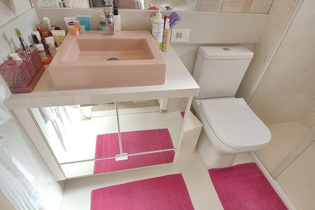 Apartamento à venda com 302m², 4 quartos e 3 vagas Apartamento à venda com 302m², 4 quartos e 3 vagasBanheiro da Suíte 2