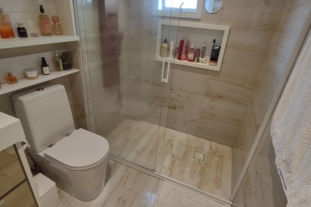 Apartamento à venda com 302m², 4 quartos e 3 vagas Apartamento à venda com 302m², 4 quartos e 3 vagasBanheiro da Suíte 1