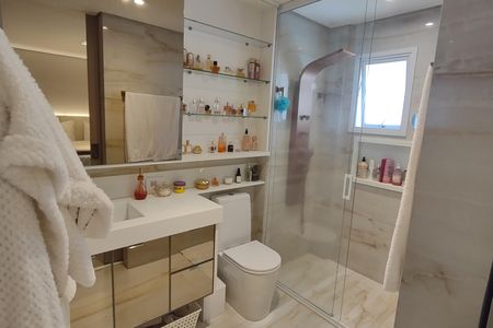 Apartamento à venda com 302m², 4 quartos e 3 vagas Apartamento à venda com 302m², 4 quartos e 3 vagasBanheiro da Suíte 1