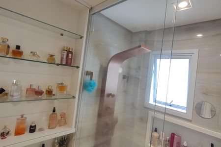 Apartamento à venda com 302m², 4 quartos e 3 vagas Apartamento à venda com 302m², 4 quartos e 3 vagasBanheiro da Suíte 1