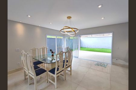 Casa de condomínio à venda com 280m², 3 quartos e 4 vagas