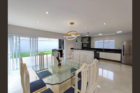 Casa de condomínio à venda com 280m², 3 quartos e 4 vagas