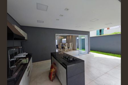 Casa de condomínio à venda com 280m², 3 quartos e 4 vagas