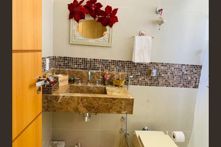 Casa de condomínio à venda com 482m², 5 quartos e 6 vagas
