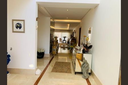Casa de condomínio à venda com 482m², 5 quartos e 6 vagas