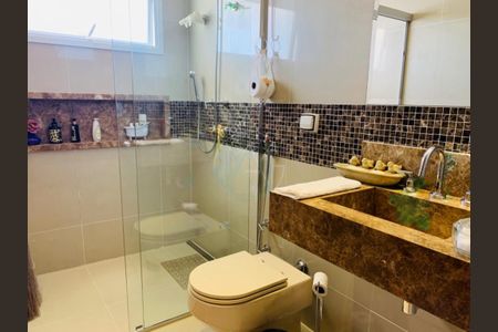 Casa de condomínio à venda com 482m², 5 quartos e 6 vagas