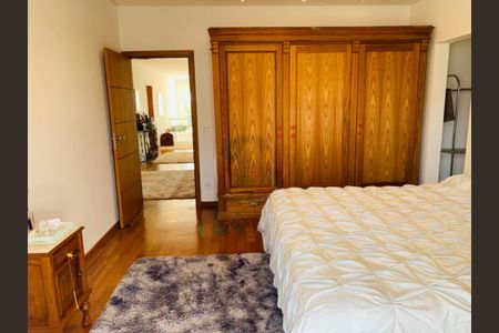 Casa de condomínio à venda com 482m², 5 quartos e 6 vagas