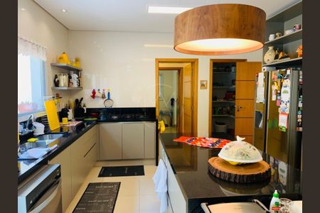 Casa de condomínio à venda com 482m², 5 quartos e 6 vagas