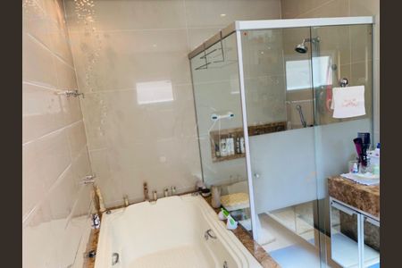Casa de condomínio à venda com 482m², 5 quartos e 6 vagas