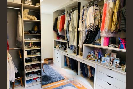 Casa de condomínio à venda com 482m², 5 quartos e 6 vagas