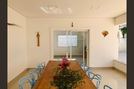 Casa de condomínio à venda com 482m², 5 quartos e 6 vagas