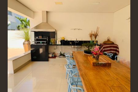 Casa de condomínio à venda com 482m², 5 quartos e 6 vagas