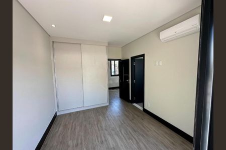 Casa de condomínio à venda com 288m², 4 quartos e 4 vagas